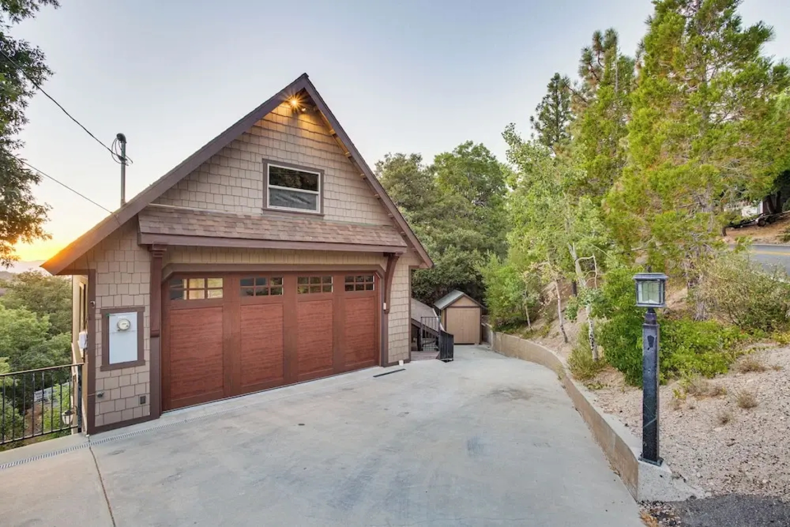 Lake Arrowhead Cabin: 4 Decks, Game Room + More!