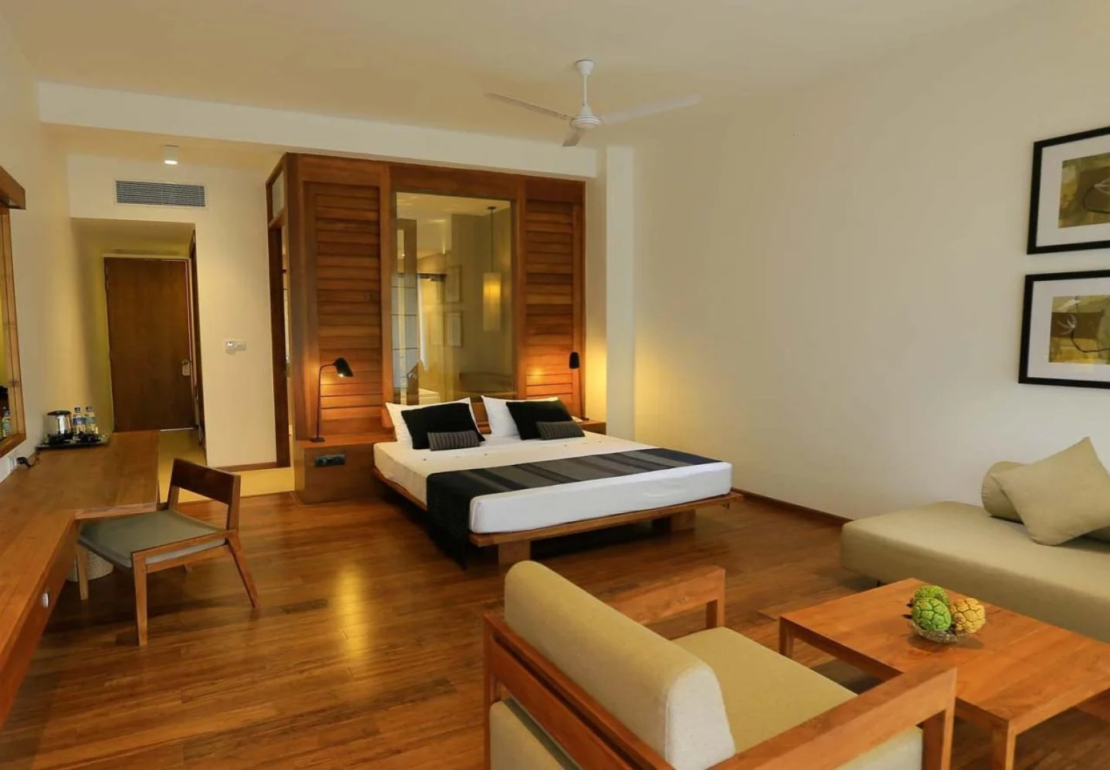 Курортный отель Pandanus Beach Resort & Spa