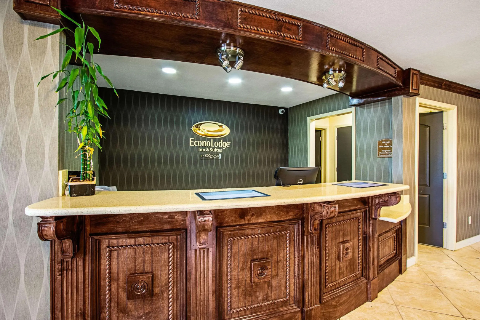 Super 8 by Wyndham Jackson MS Near the Fairgrounds