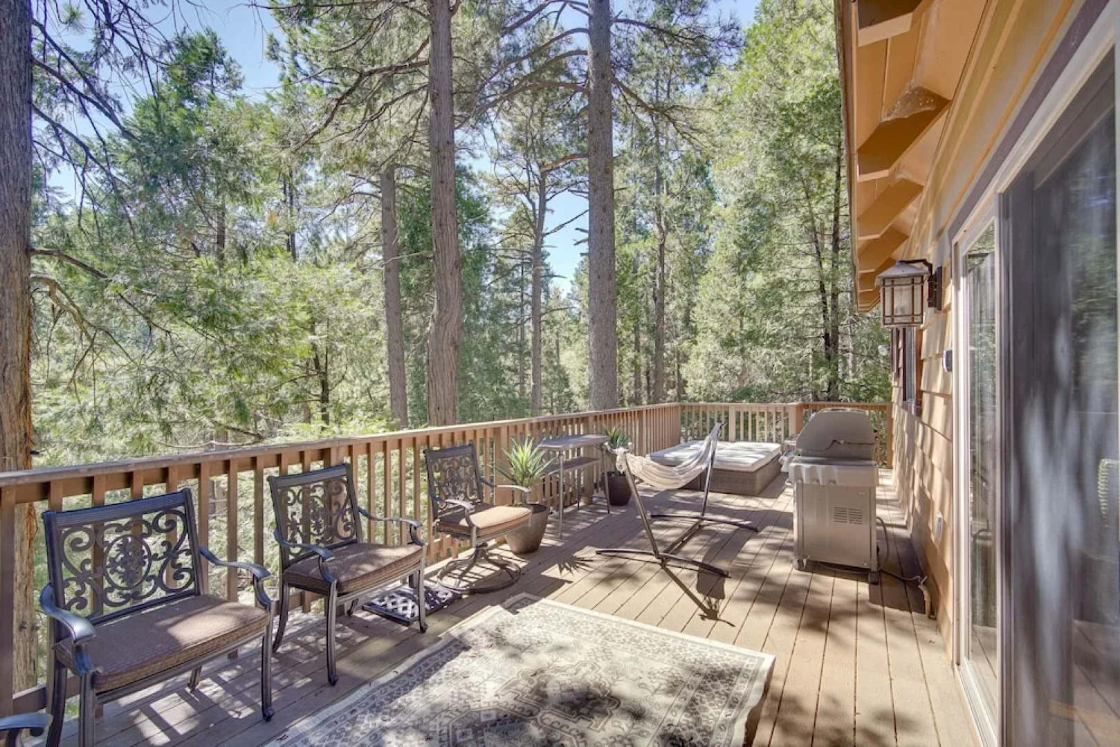 Serene Cabin Rental Near Lake Arrowhead Village!