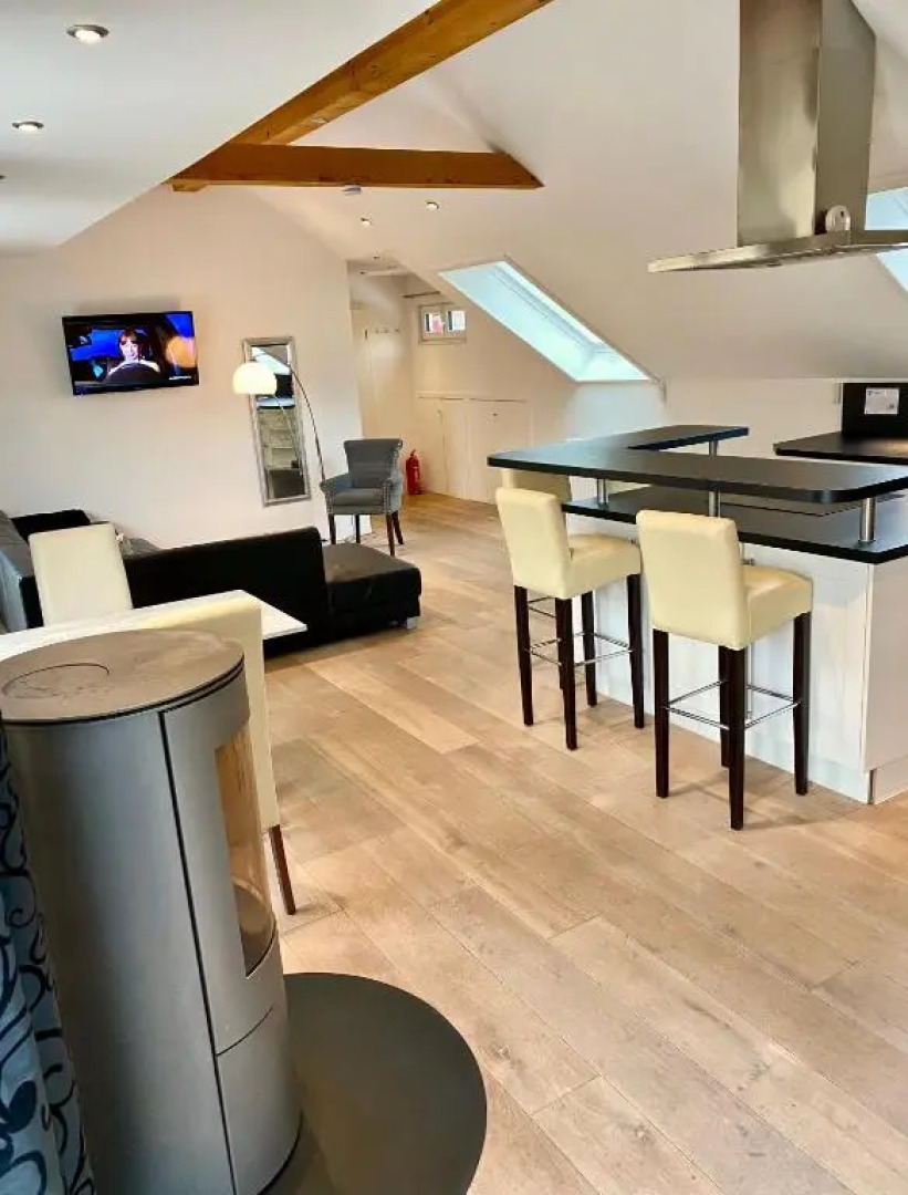 Luxuriöses Studio im Zentrum, Balkon, Kamin, Klima