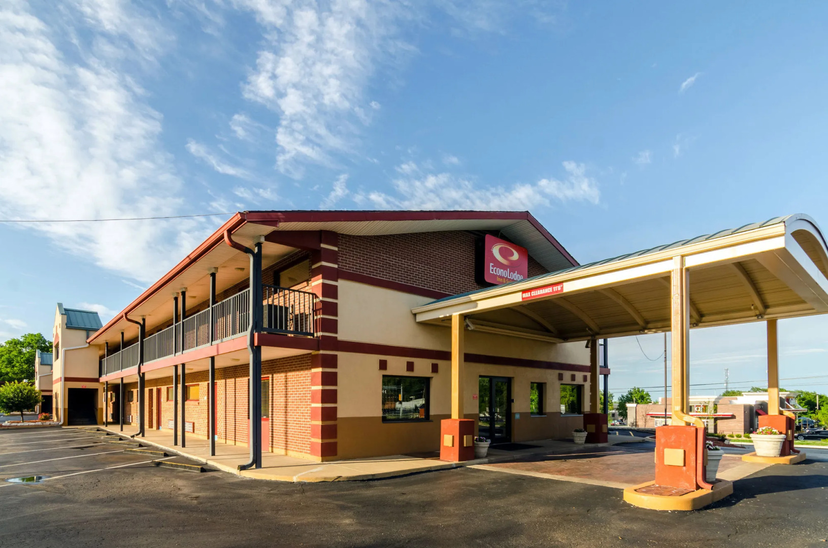 Econolodge Inn & Suites