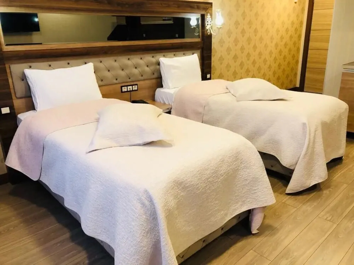 10 Numara Gold Suit Otel