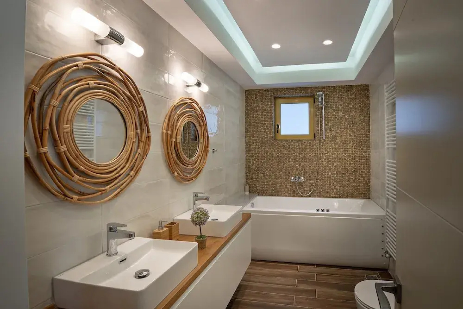 Mountainside Villa With Private Pool and Kids Playground Walk to Restaurant