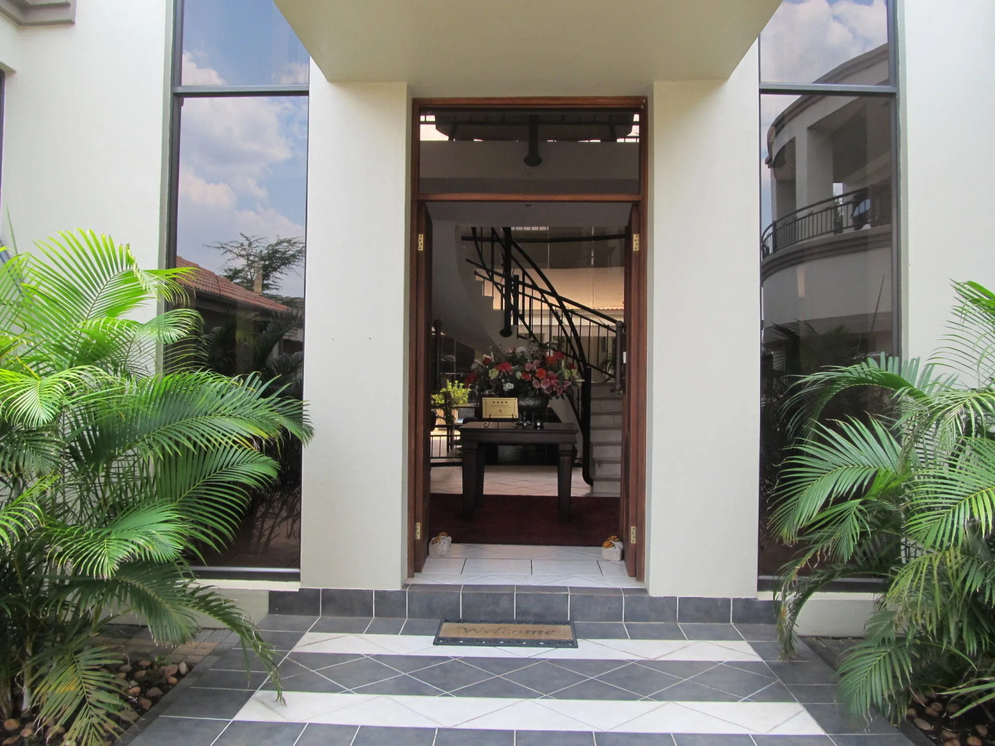 Casa Flora Guesthouse