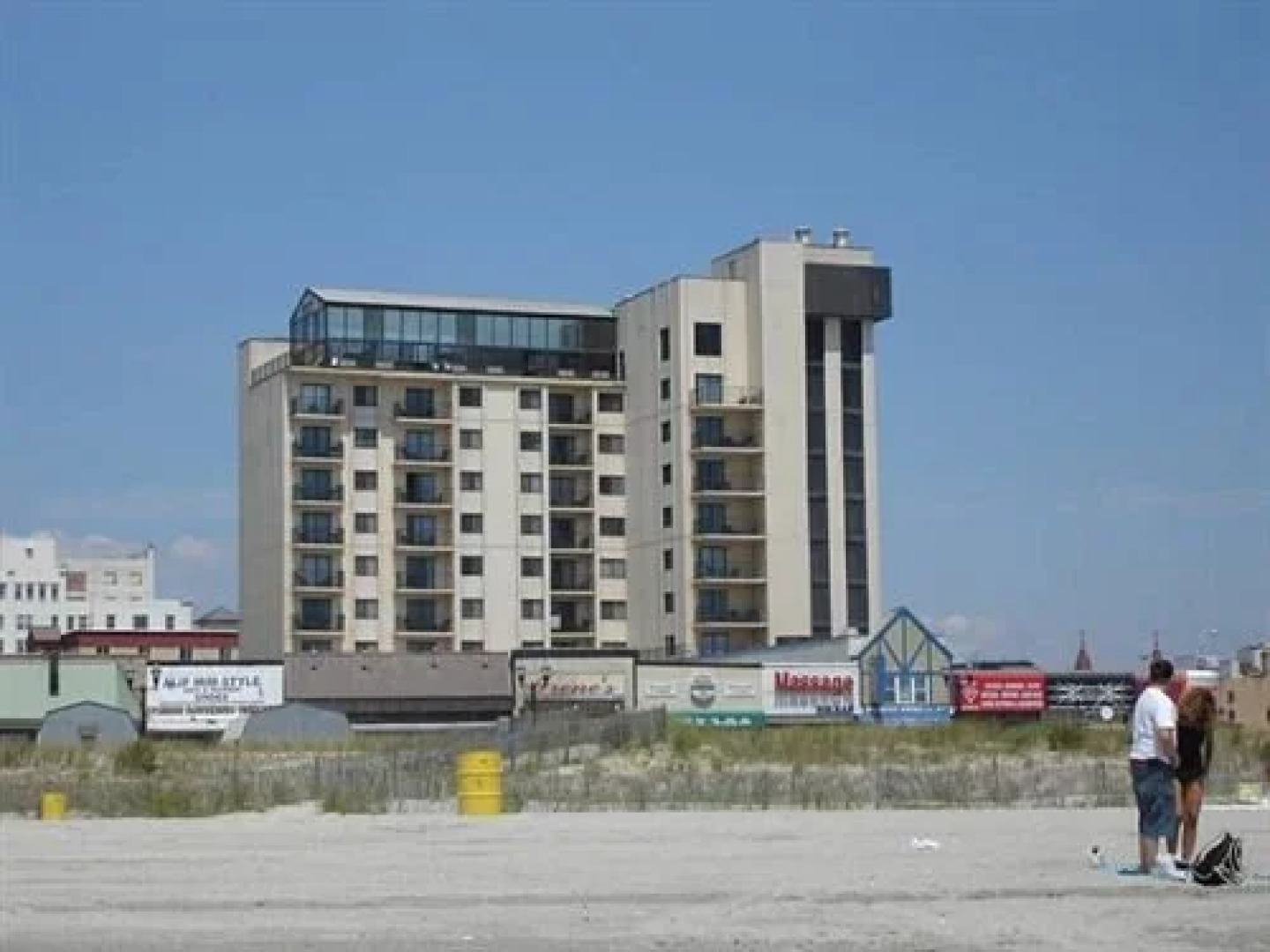 La Renaissance Suites