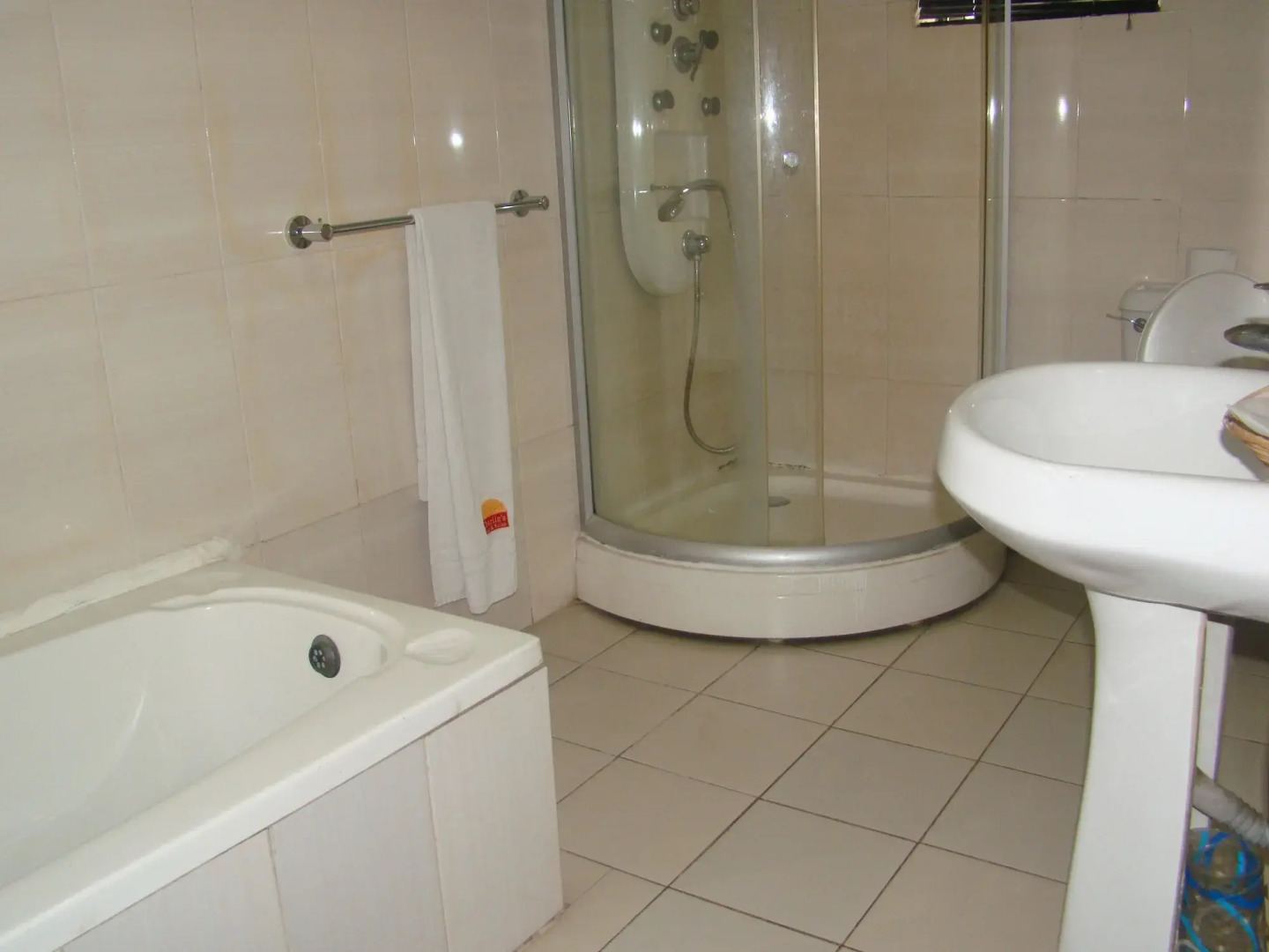 Charlie's Place And Suite