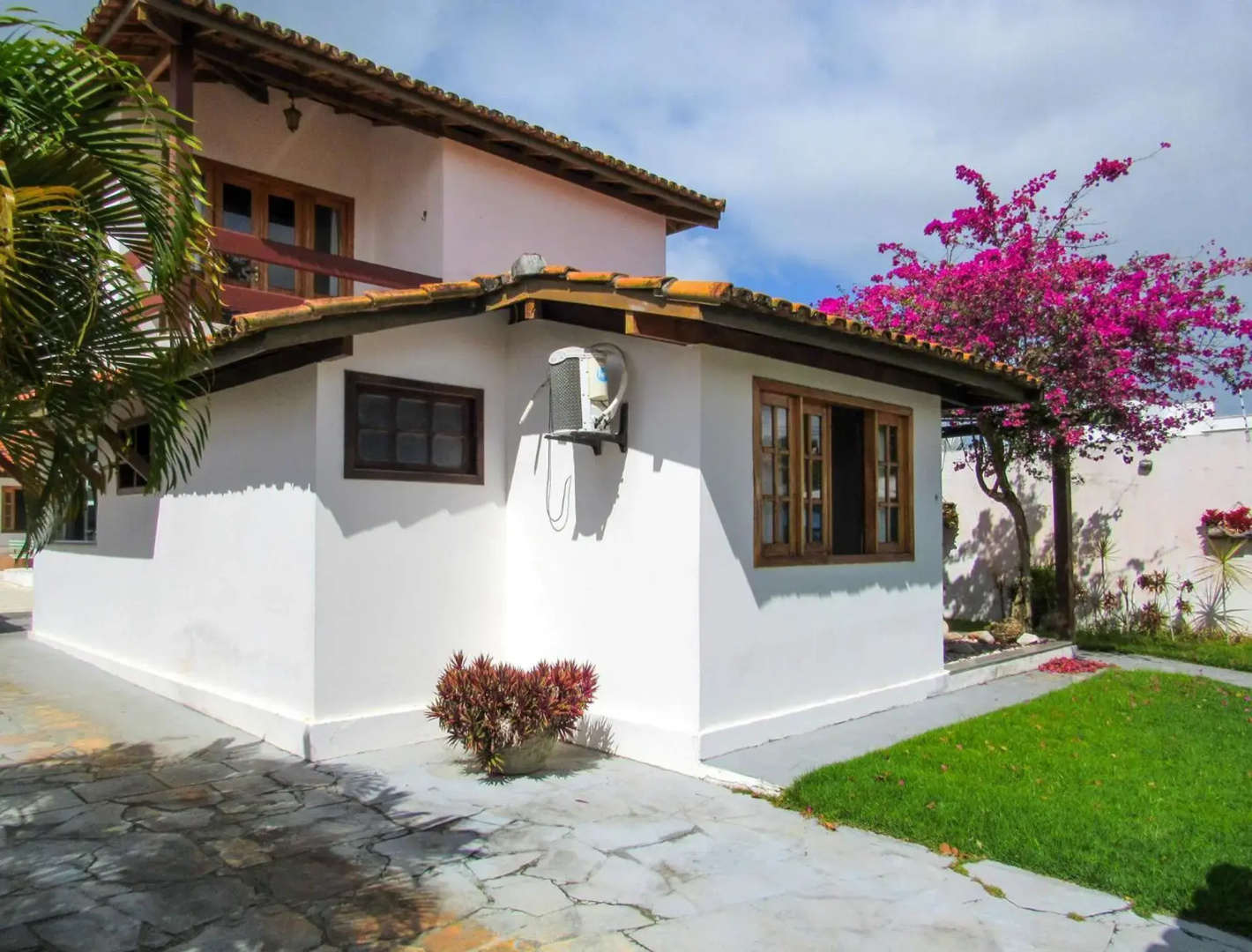 Casa com 4 Suítes, Piscina, Área Gourmet e Wifi