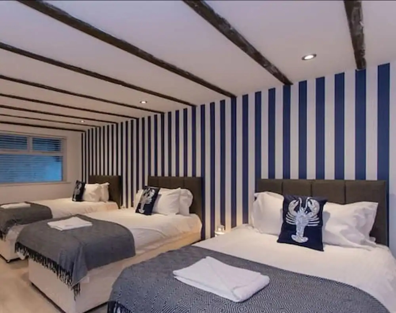 Captains Lookout - Cosy House With Sea Views