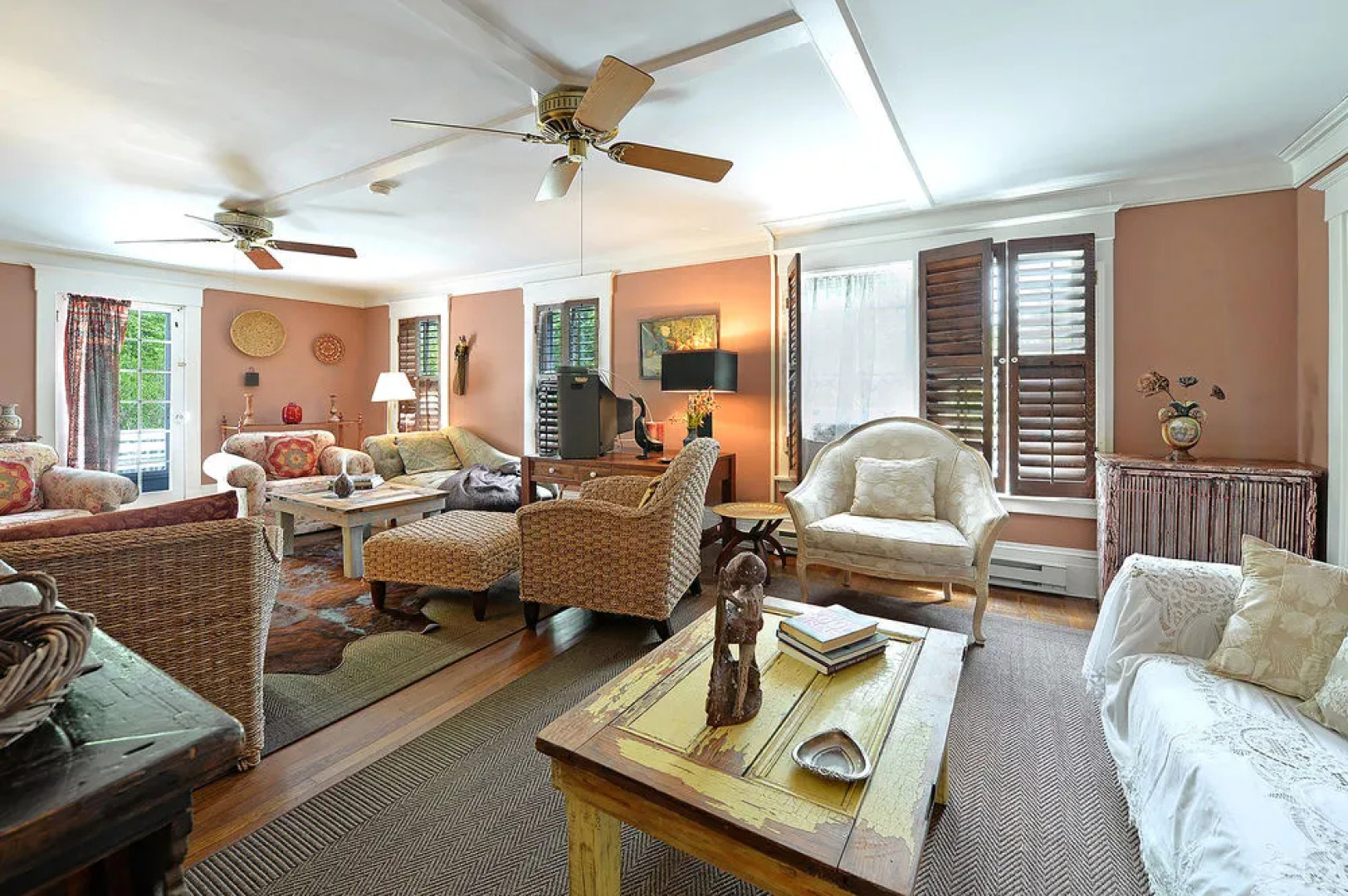 Village Latch Inn Hotel