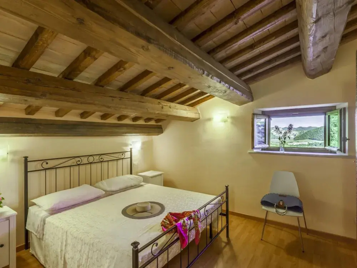 Beautiful Villa in Belforte All'isauro With Swimming Pool