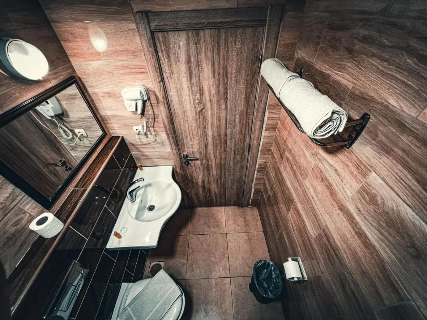 Balcony Hotel & Suites