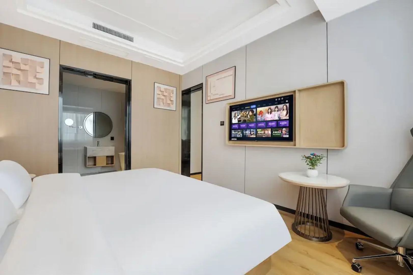 Wanzai Yijia La Maison Hotel