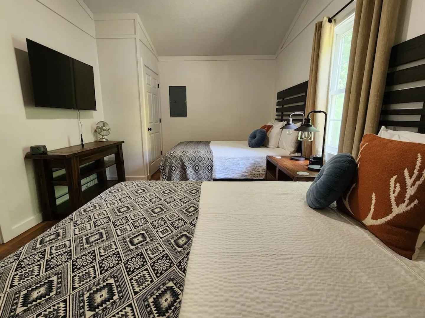 The Lakehouse Inn at Sledd Creek