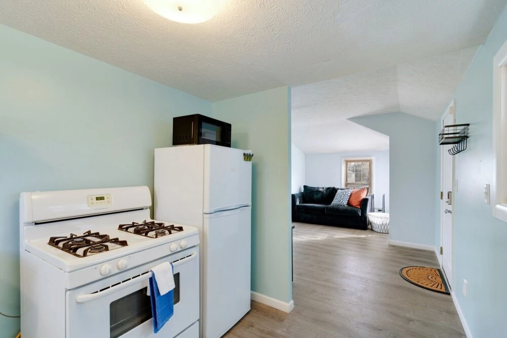 Niagara Rd Cottage In Perfect Location To Visit Lake Erie Or Cleveland 1 Bedroom Home by Redawning