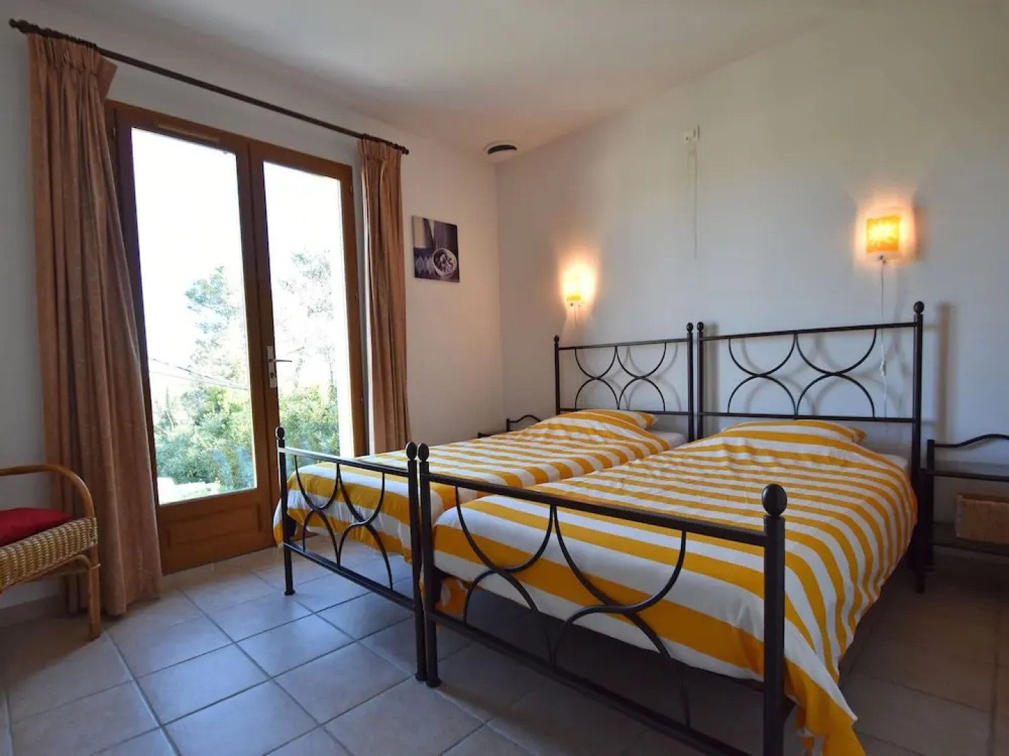 Spacious Villa With Swimming Pool, Jacuzzi, Trampoline, Swing, View, 500m Bakery