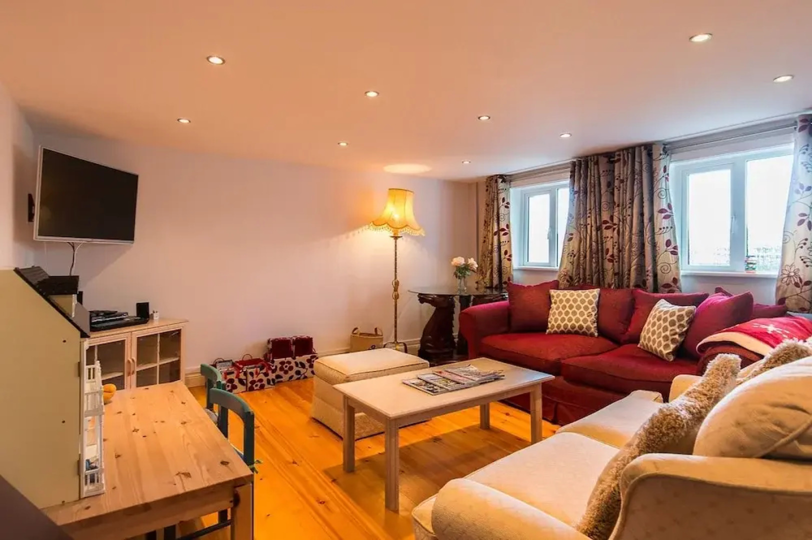 Family Beach House Located Within a Short Stroll of Waterville