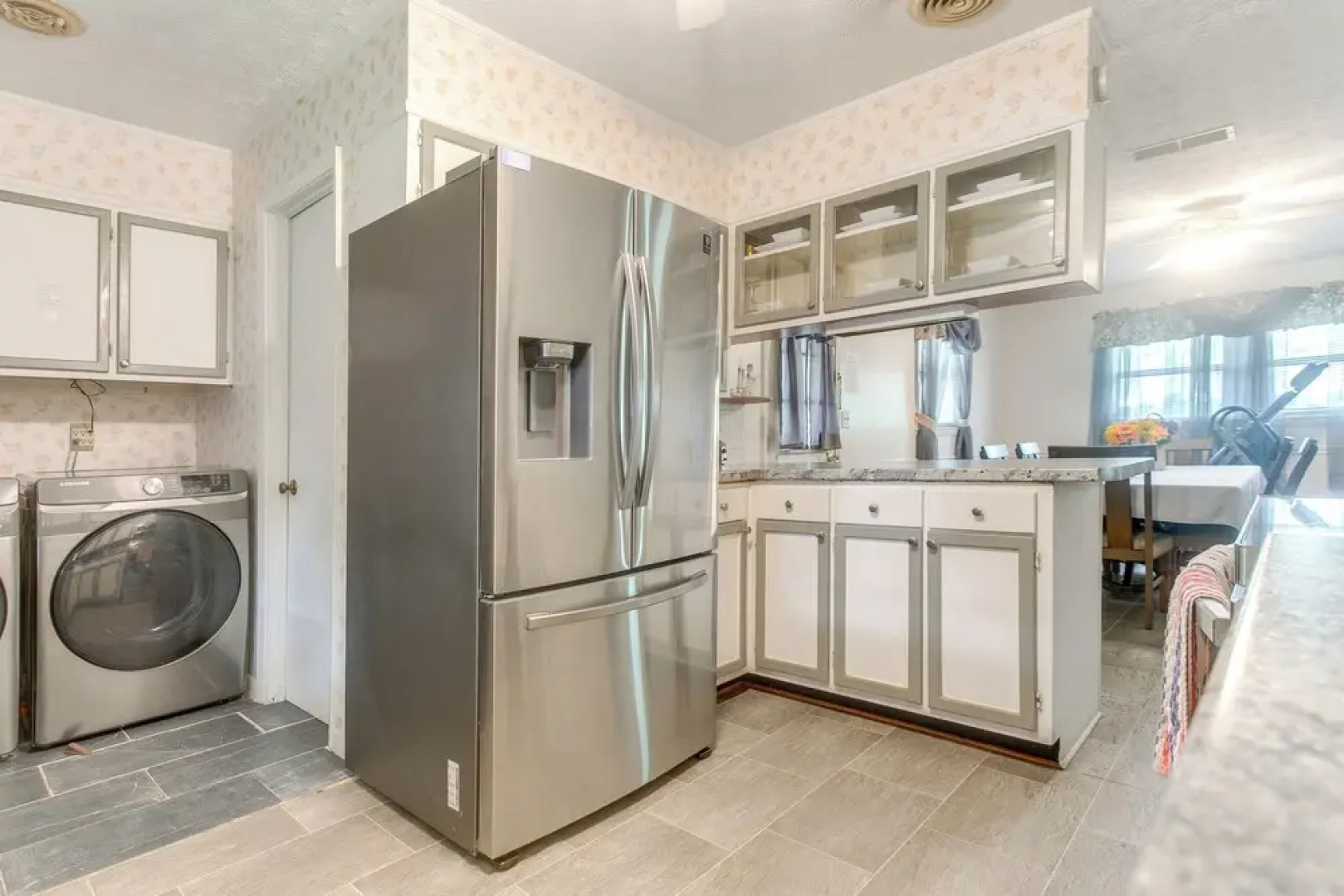 Cozy Waycross House w/ Yard & Screened Patio!