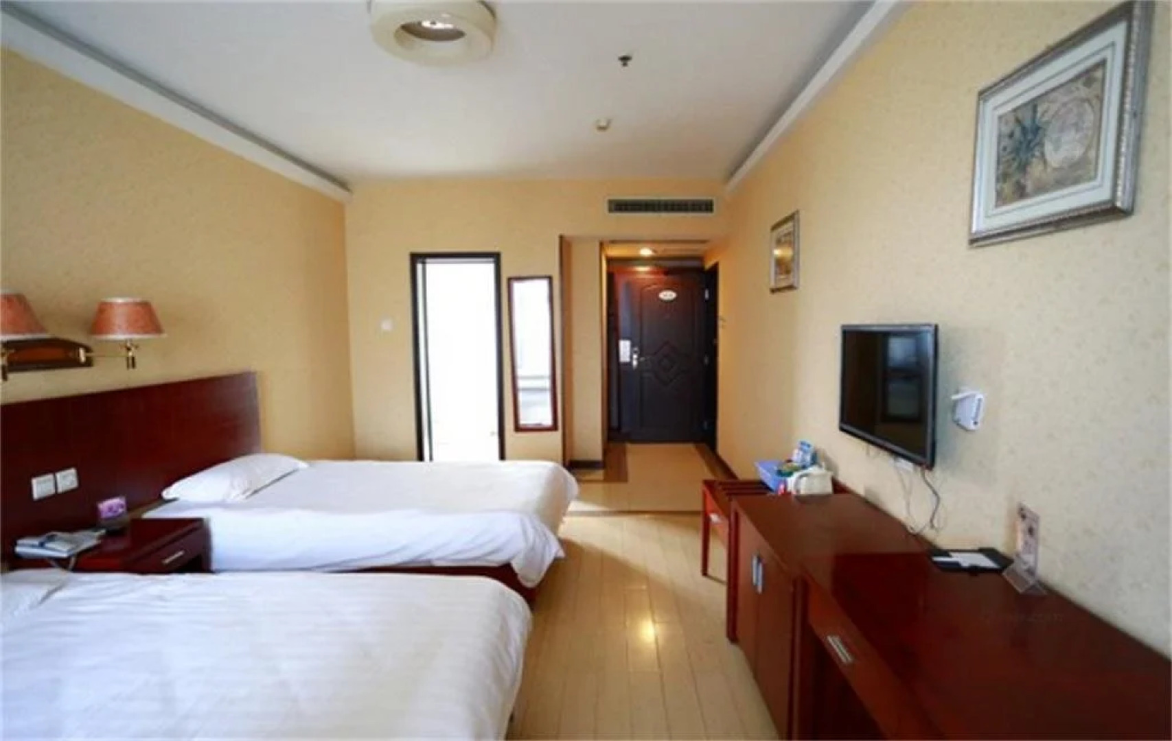 Pai Hotel Bengbu Train Station