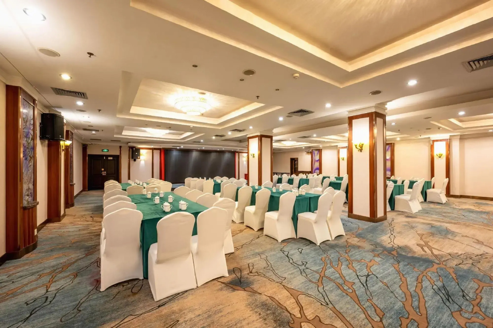 Chuxiong WeishengXiongbao Hotel