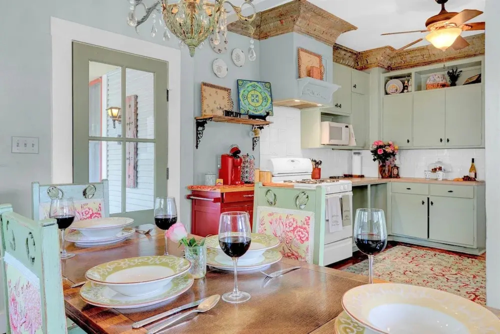 New! Stunning Historic Home Near Town With Bbq!