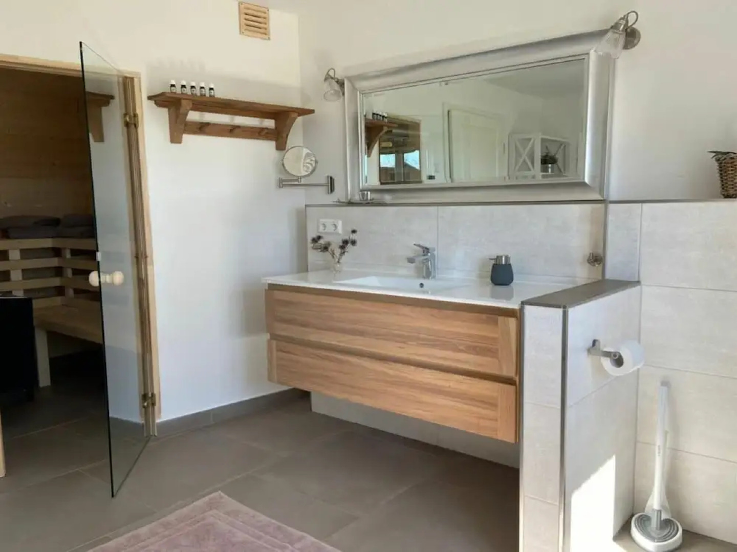 Spacious Apartment With Balcony