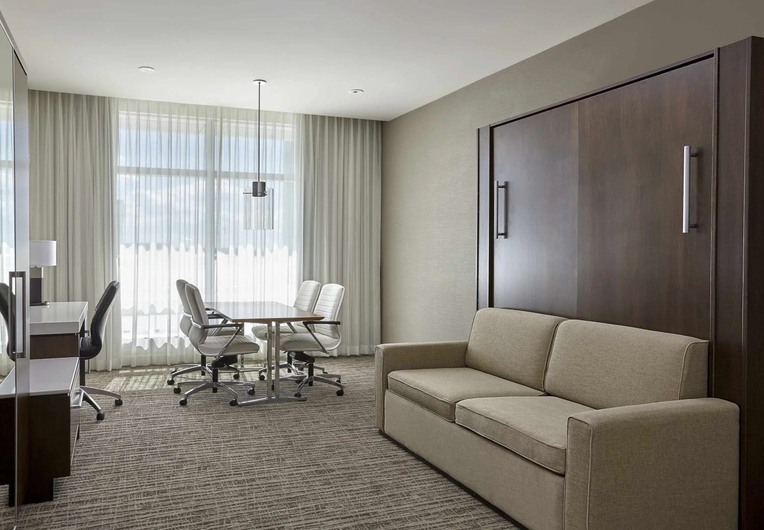 Calgary Airport Marriott In-Terminal Hotel