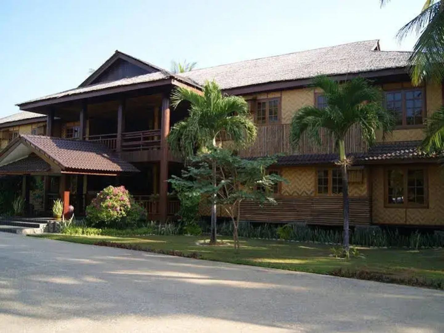 Sunny Paradise Resort