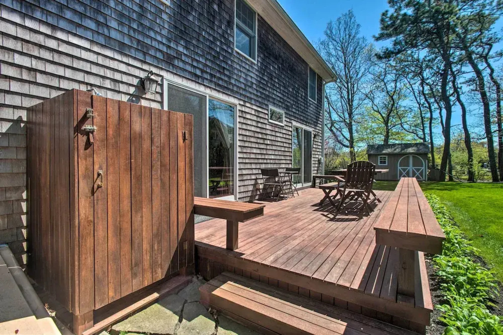 Traditional Martha's Vineyard Home w/ Porch & Yard