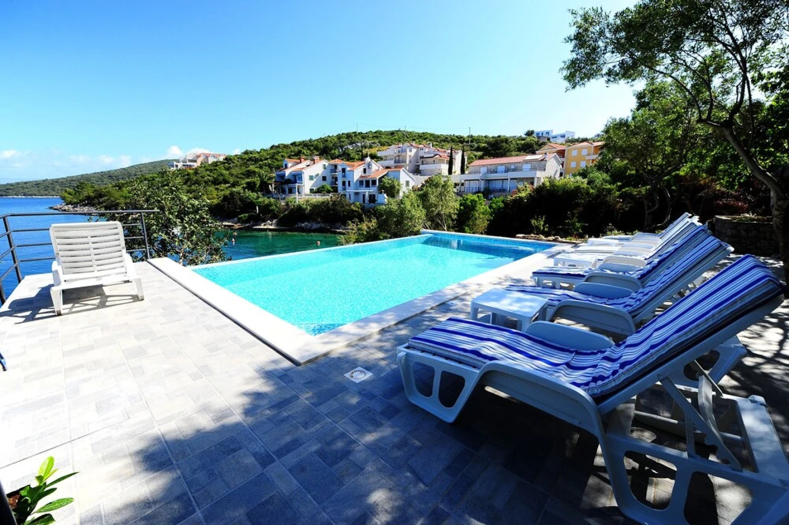 Stunning 7-bed Villa in Maslinica With Pool