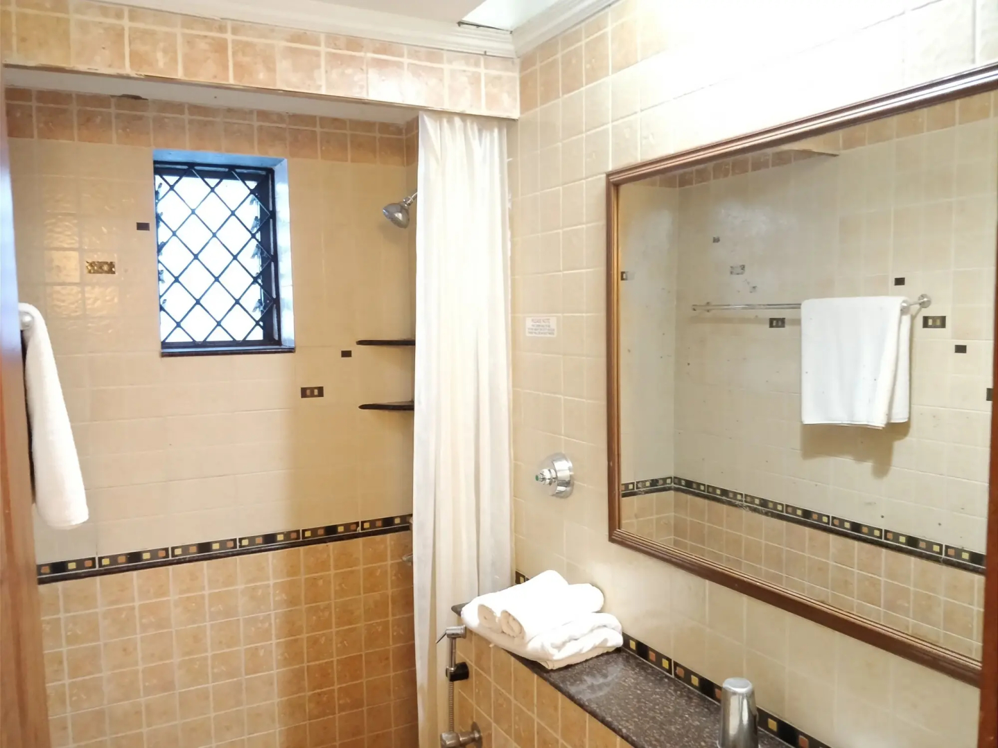 Granpas Inn - Hotel Bougainvillea