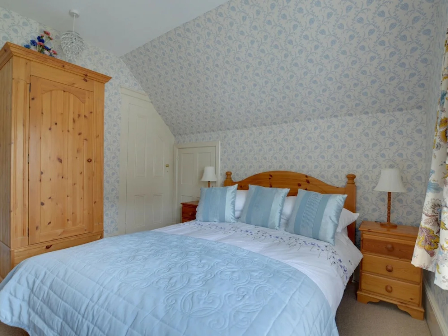 Quaint Cottage in Crowborough With Graden