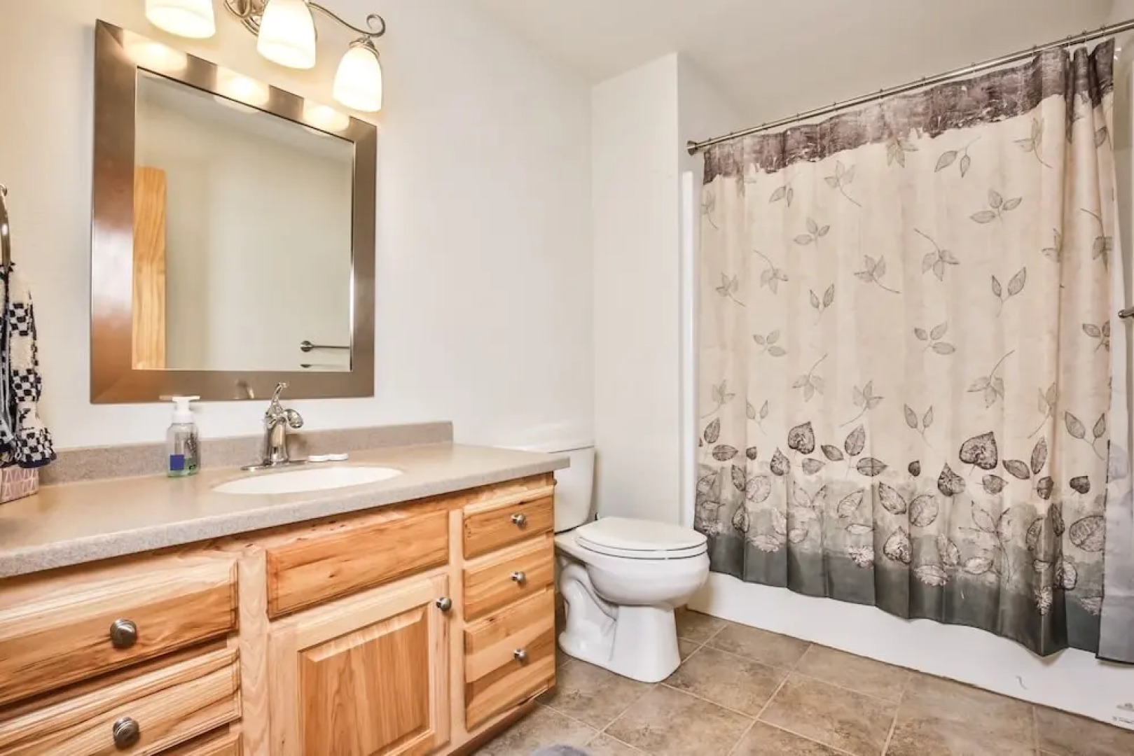 Oak Lane Lake House - Hiller Vacation S 3 Bedroom Home