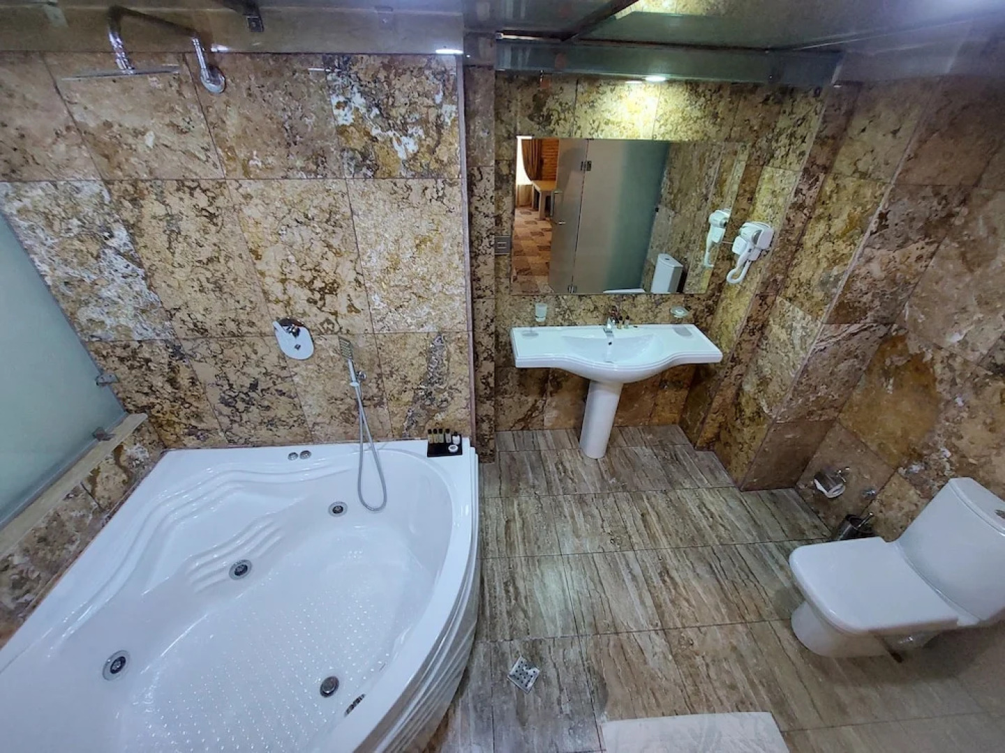 Shah Abbas Karvansaray Hotel