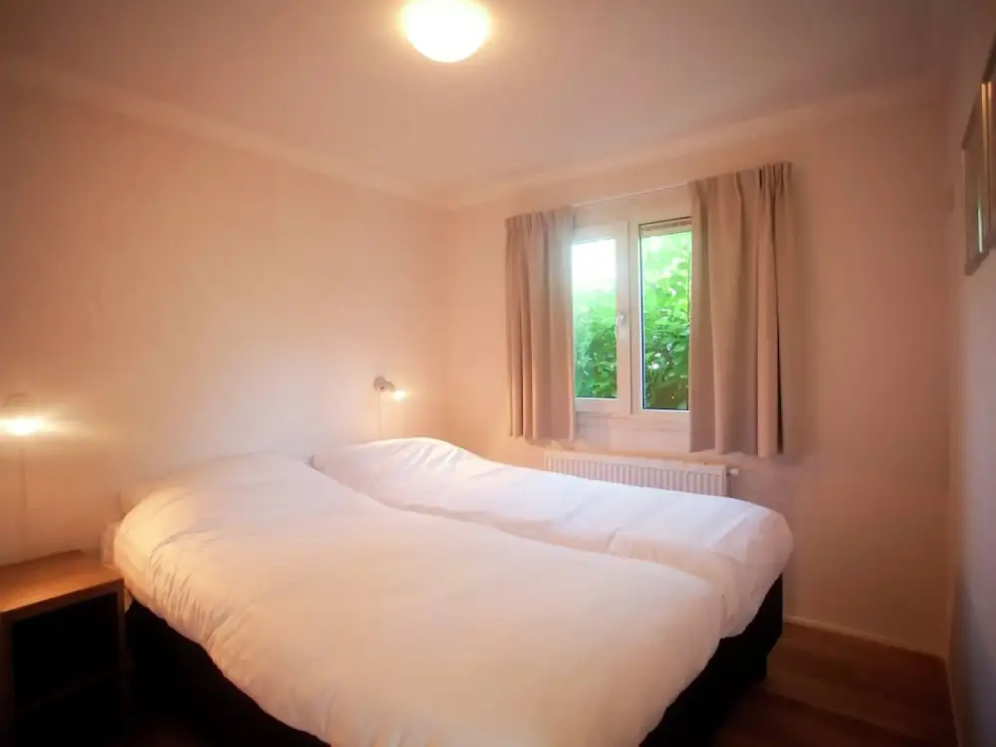 Well-kept chalet with dishwasher, close to Park De Veluwe