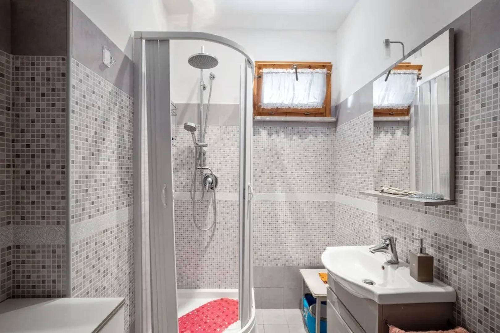 House with 3 Bedrooms in Sabaudia, with Wonderful Lake View And Enclosed Garden - 800 M From the Beach