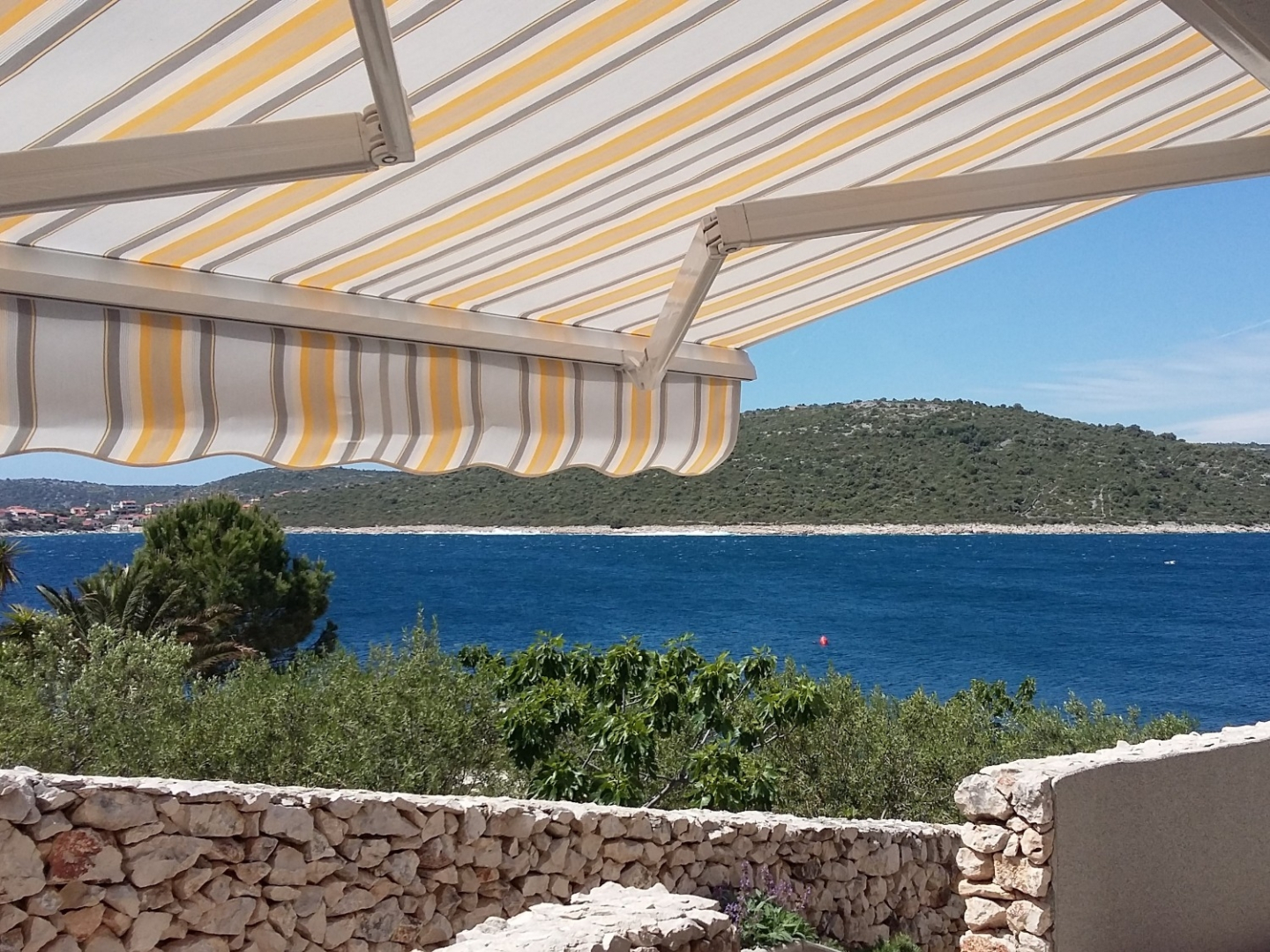 Apartment Tih - 20 m from sea: A2 Maslina Sevid, Riviera Trogir