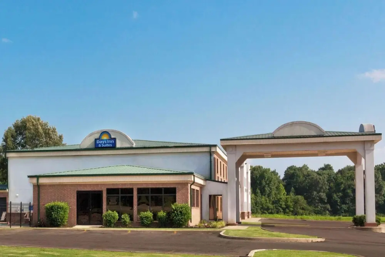 Days Inn & Suites by Wyndham Wynne