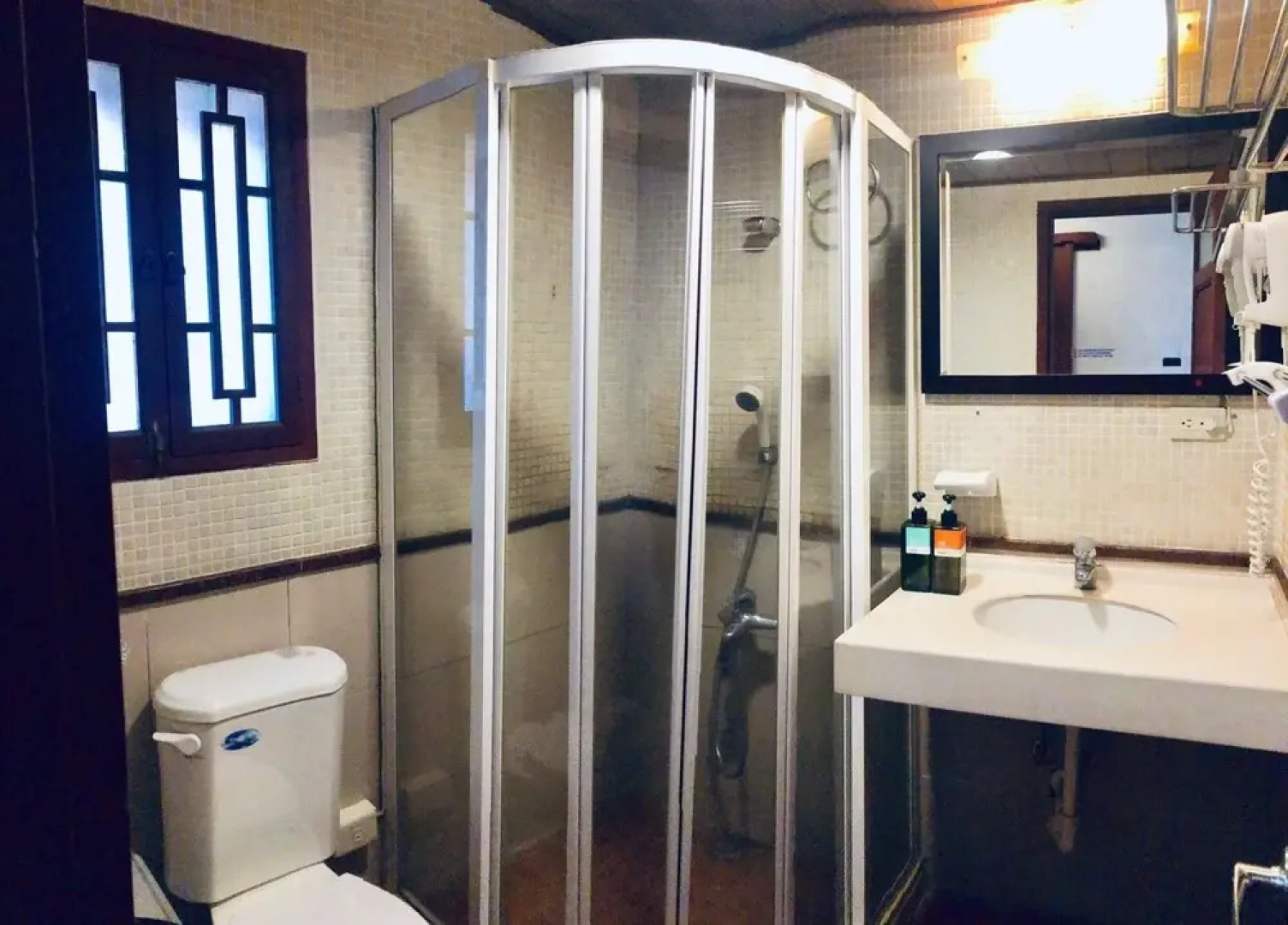 Tomato red classical Homestay