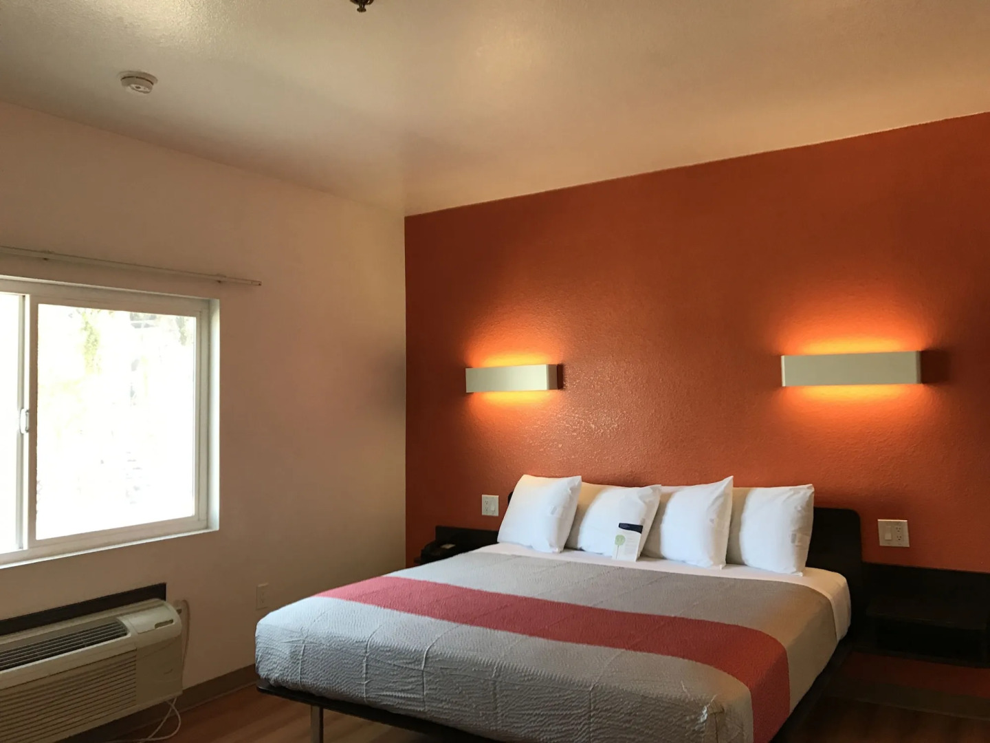 Motel 6 Newport Beach