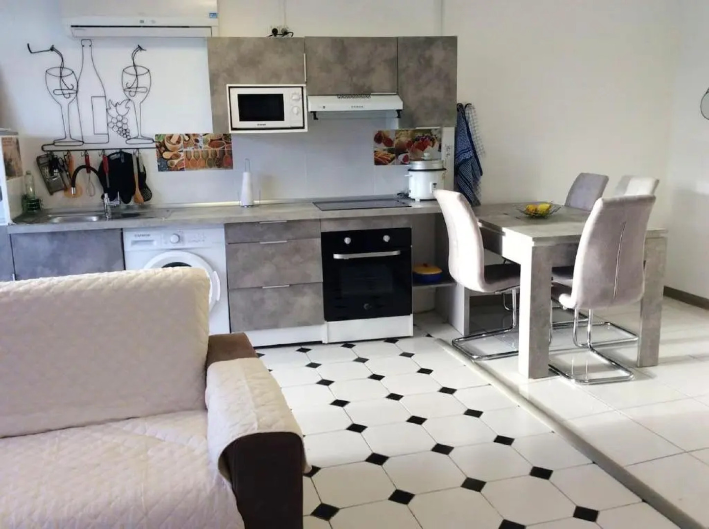 Maison d'une chambre avec vue sur la ville piscine partagee et jardin clos a Le Port