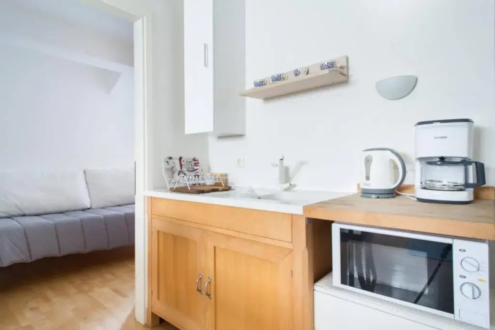 Bright, Cosy Studio close to Glyfada Beach & Center