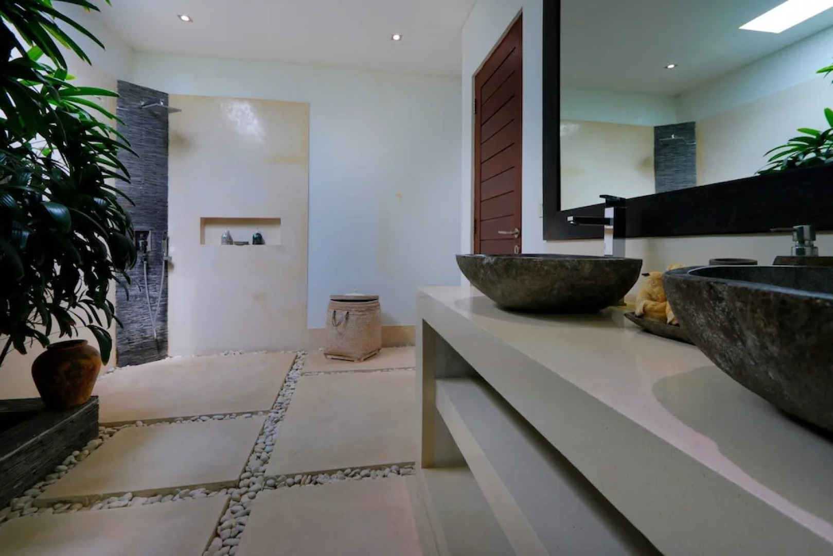 Elegant Private Villa, 3 BR, Seminyak With Staff