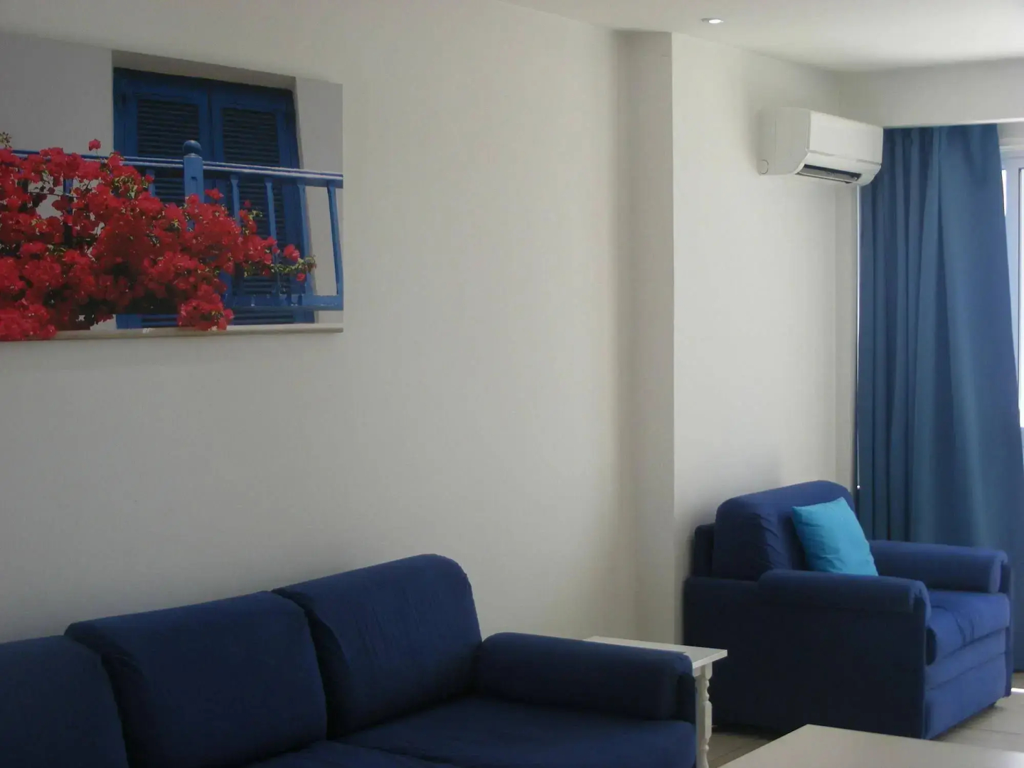 Sun Hall Beach Hotel Apts.