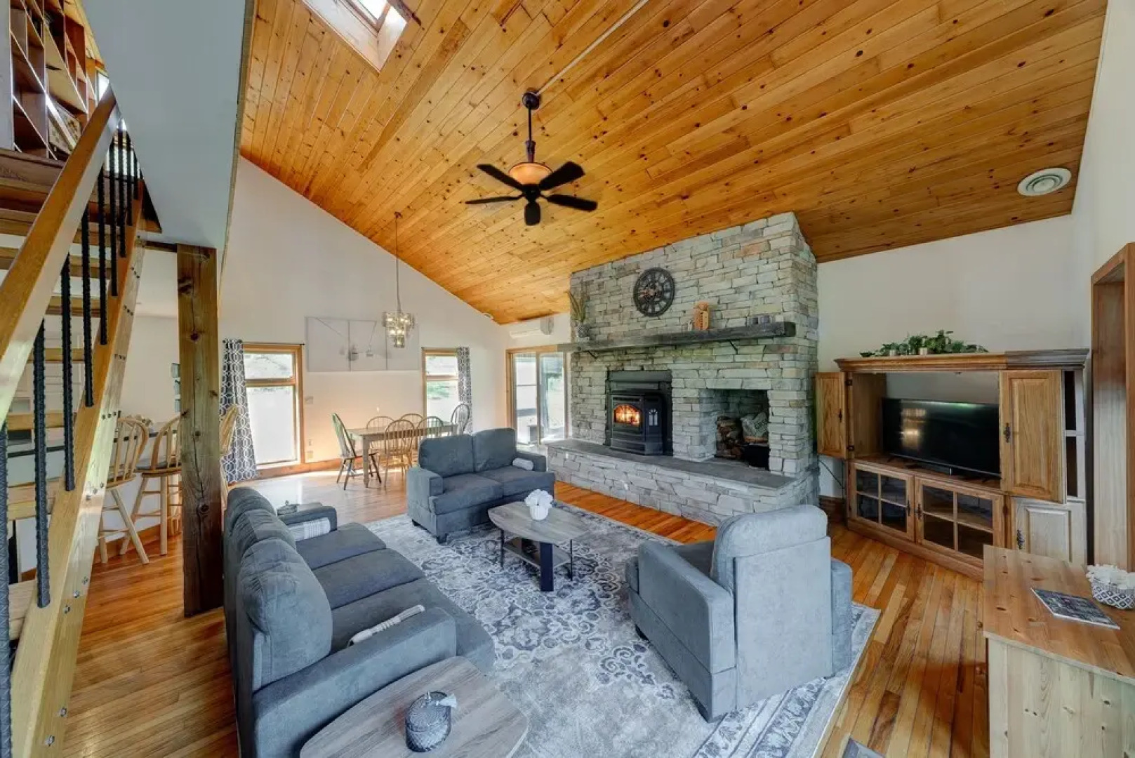 Charlie's Cabin 3 Bedroom Cabin by Redawning