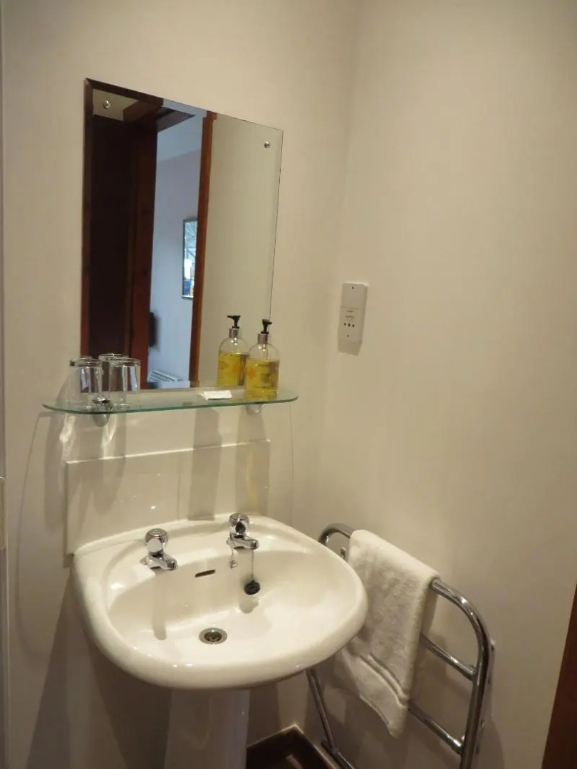 Eriskay Guest House and Aviemore Glamping