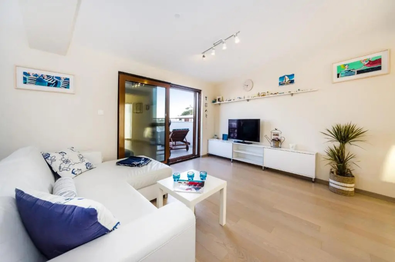 Aquamarine Deluxe Penthouse Apartment