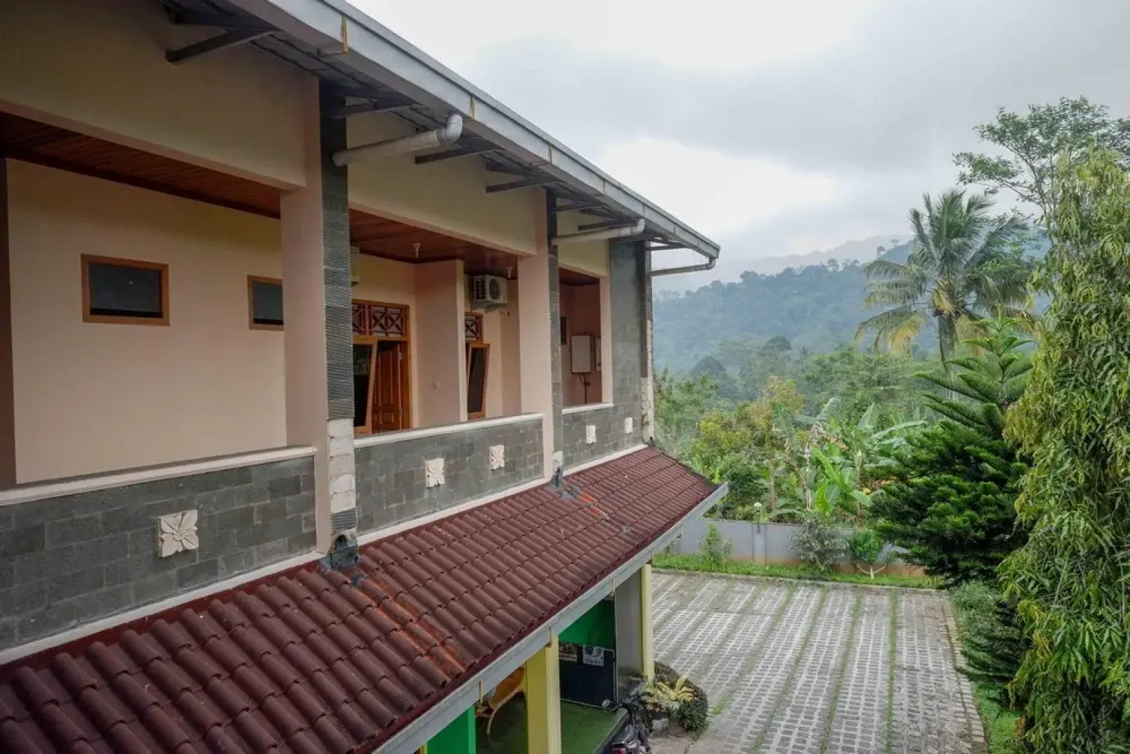RedDoorz near Lokawisata Baturaden