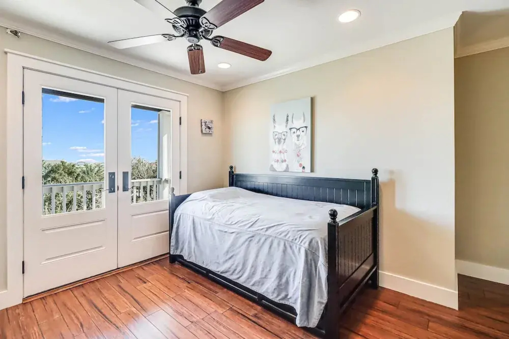 The James Pearl 4 Bedroom Home by RedAwning