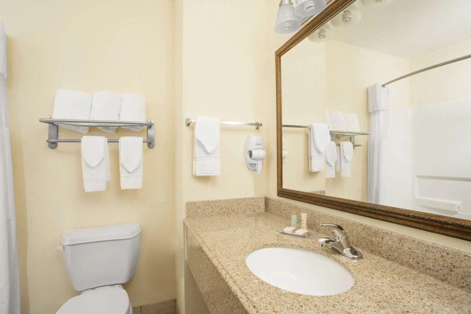 Howard Johnson by Wyndham Houma